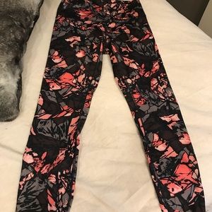 Lululemon Yoga Pants- never worn.